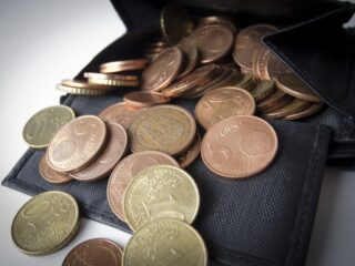 Nieuwe rekenmethode: wanneer val je tegenwoordig onder de armoedegrens?