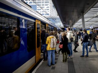 Hoe moet het Nederlandse spoor verbeteren zodat de trein kan concurreren met het vliegtuig?