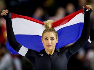 Waarom bestaat de Nederlandse vlag uit de kleuren rood, wit en blauw?