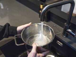 Stand.nl: 'Een pannetje water koken tegen een bacterie is zo gedaan'