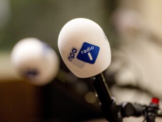 Aan welke voorwaarden moet de Nationale Nieuwsquiz voldoen?