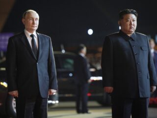 Hoe kan een autocraat omvergeworpen worden als deze eenmaal aan de macht is?