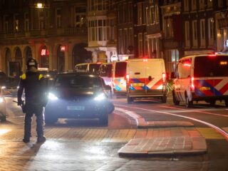 Was het woord 'pogrom' een terechte benaming voor wat er gebeurde tijdens rellen in Amsterdam?