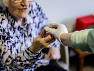 Zou privaat geld wel een rol moeten spelen in ons zorgsysteem?