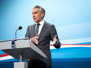 Welke aanpassingen in het Nederlandse politieke systeem zouden stabiliteit terug kunnen brengen?