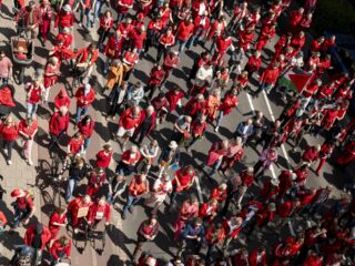 Kabinet 'moet handelen' na 'krachtig signaal' Rode Lijn-demonstratie: 'Wegkijken is geen optie'