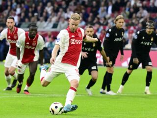 Hoort eredivisievoetbal thuis bij publieke omroep? 'Manier waarop we sport consumeren is nu anders'