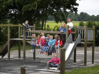 Waarom spelen ouders zelden mee met hun kinderen in de speeltuin?