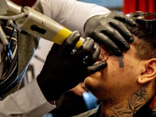 Werknemers weigeren om zichtbare tatoeages? 'Dat is inbreuk op vrijheid van meningsuiting'