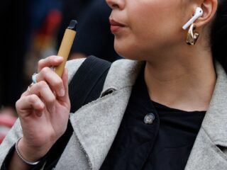 Jongeren vapen nog volop, ondanks verbod op smaakjes: 'Enige optie is verbieden'