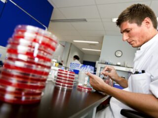 'Artificiële intelligentie gaat een revolutie veroorzaken in de zorg'