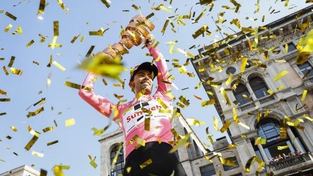 Plein vol roze Dumoulin-fans tijdens huldiging