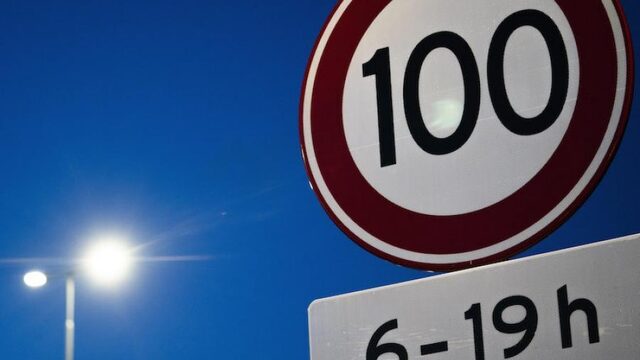 We nemen massaal gas terug: 100 km/ uur wordt goed nageleefd op de weg