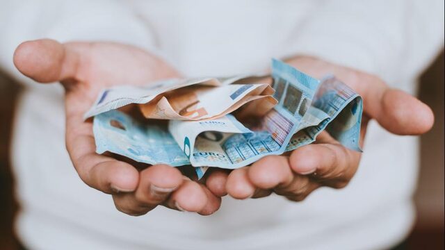 Stand.nl: Om bedrijven overeind te houden moeten werknemers bereid zijn in te leveren