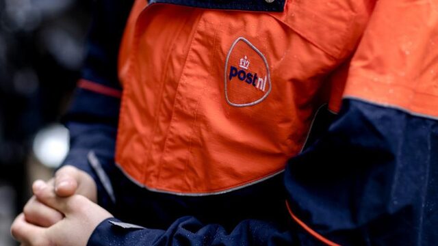 PostNL ‘levert pakket af’ in afvalcontainer, wat zijn je rechten?