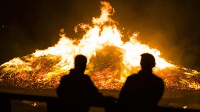 Burgemeester twijfelt aan vreugdevuren na 'bizarre' vonkenregen Scheveningen