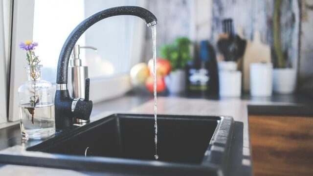 Nederlandse Drinkwater Instituut claimt onwaarheden over kwaliteit drinkwater