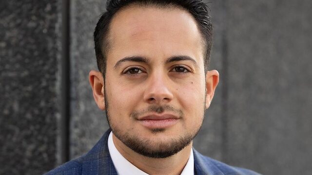 Mounir Samuel: 'Wat gebeurt er in dit welvarende land waar eenzaamheid de grootste ziekte is?'