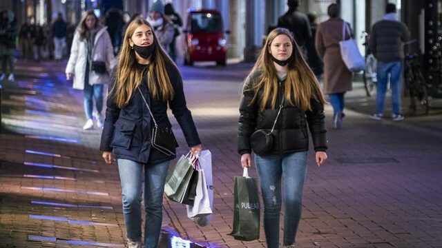 Stand.nl: 'Mensen moeten elkaar aanspreken op het niet dragen van een mondkapje'