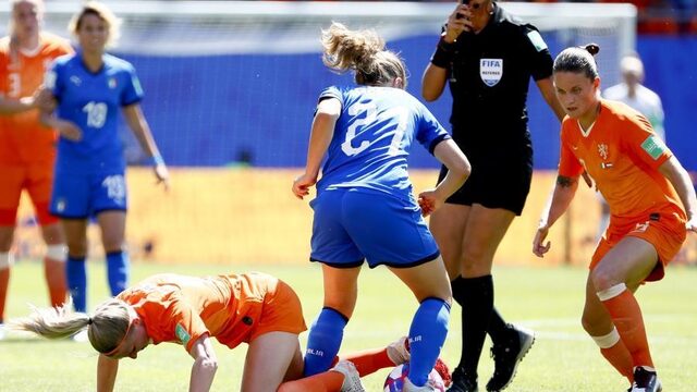 Een scheids die geen lieve dingen zegt