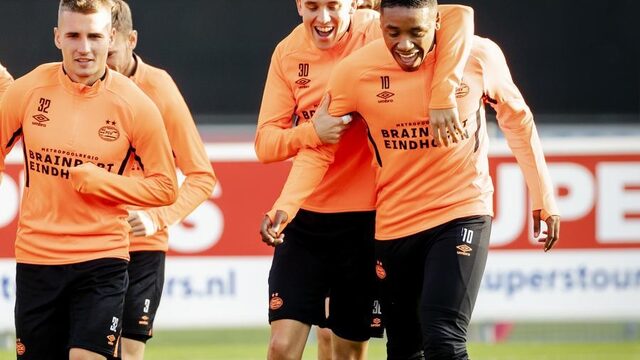 PSV'er Ryan Thomas voelt zich weer voetballer: 'Het was soms donker in mijn hoofd'