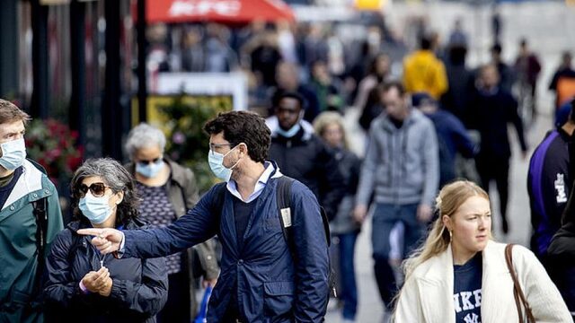 'Verdwijnt het virus wanneer ik mijn neus stoom?' Vragen en antwoorden uit het coronaspreekuur.