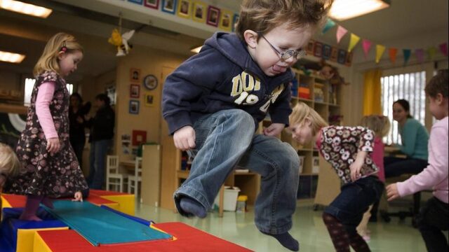 Grote opvangorganisatie gaat als eerste kinderen zonder inenting wegsturen