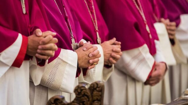 De ongestelde vraag: leidt het celibaat tot kindermisbruik?