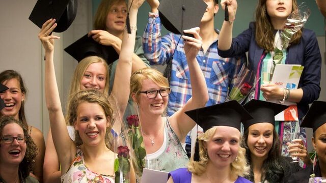 'Kinderen van rijke ouders halen drie keer vaker vwo-diploma'