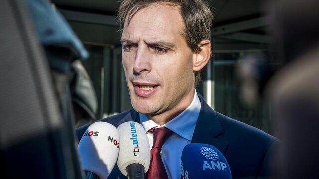 Hoekstra praat in Parijs over 'onfatsoenlijke' aankoop aandelen Air France-KLM