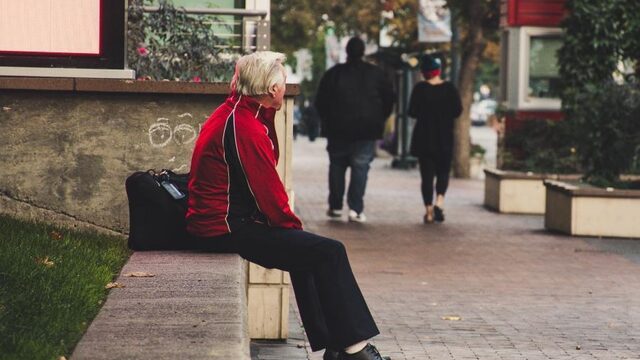 Babyboomers versus millennials: wie heeft het zwaarder?