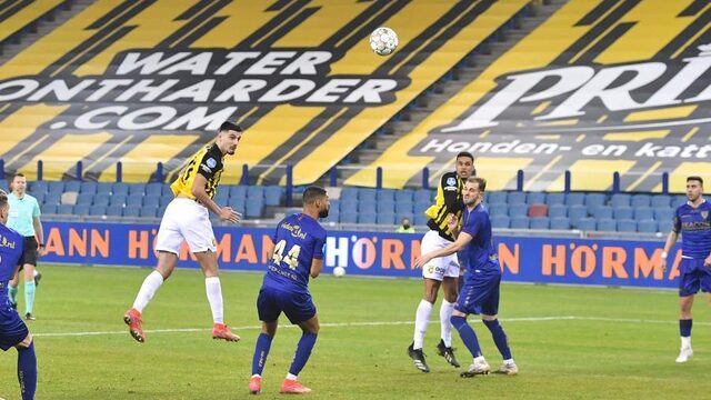 Vitesse overtuigend naar bekerfinale
