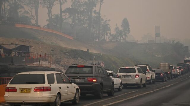 Oproep aan duizenden toeristen aan Australische kust: vlucht voor natuurbranden