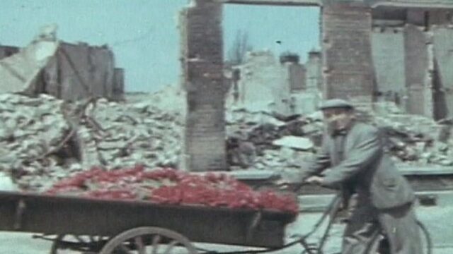 Unieke kleurenbeelden van na vergissingsbombardement Den Haag teruggevonden
