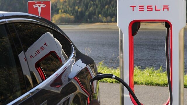 'Buma zet duurzaamheid-aanjagers weg als Tesla-rijders die prosecco drinken'