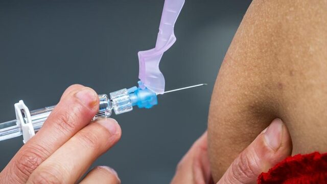 Pfizer-coronavaccin goedgekeurd door Britten: 'Volgende week beginnen met vaccineren'