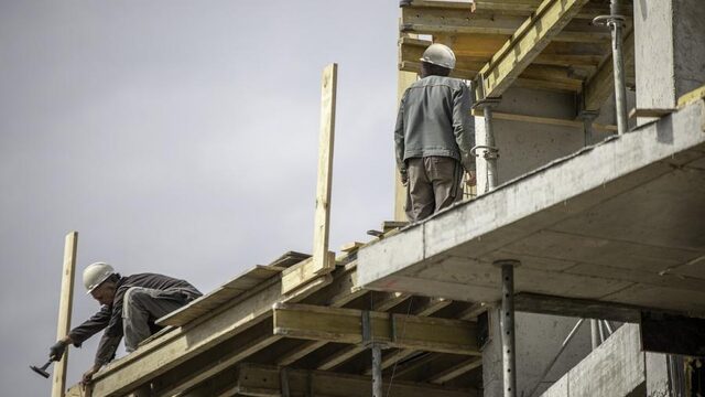 'Het is een soort moderne slavernij en het toezicht schiet tekort': arbeidsmigranten in Nederland