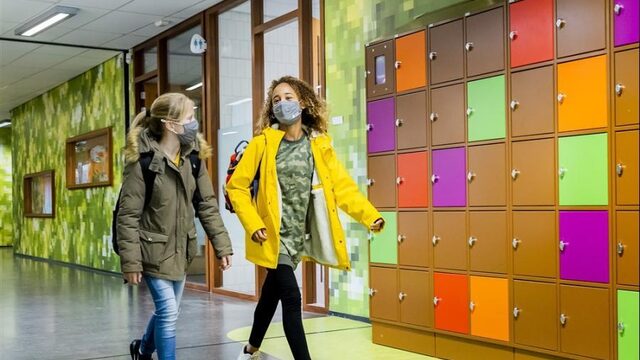 Stand.nl: 'De corona-aanpak op middelbare scholen moet strenger'