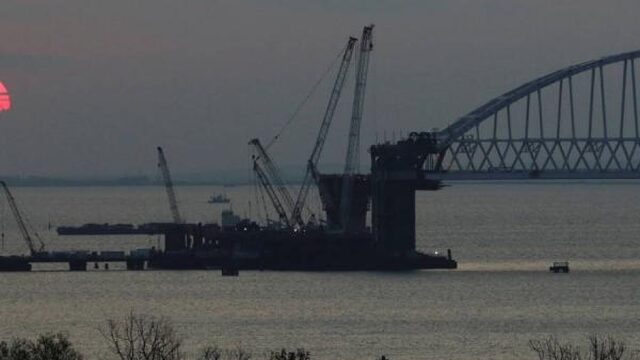 Nederlandse bedrijven bouwen mee aan omstreden brug naar de Krim