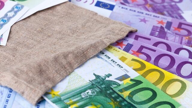 Stand.nl: 'Het is logisch dat politieke partijen de rekening van de crisis doorschuiven'
