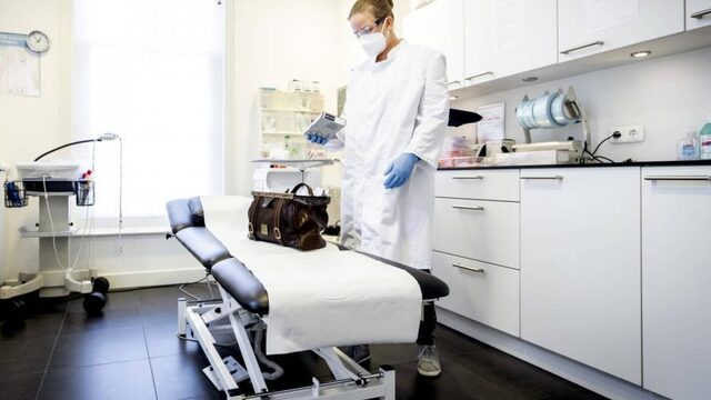 Is het Pfizervaccin 'te complex' voor huisartsen?