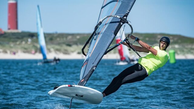 Van Rijsselberghe blij met vervanging plank in windsurfen