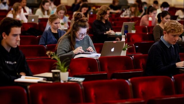 Aanvullende beurs wordt niet altijd benut, maar studenten lenen wel bij