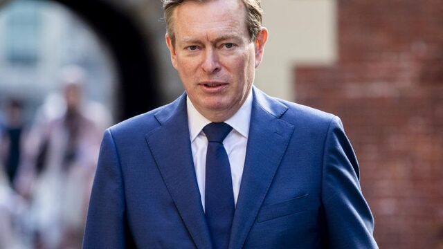 Krijgt minister Bruins de farmaceuten echt op de knieën?