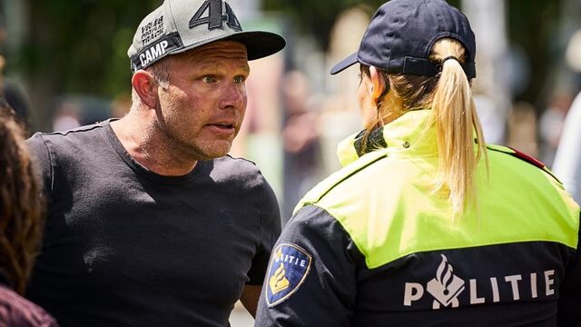 'Natuurlijk zijn er rotte appels onder agenten, maar na een uur in een politieauto was ik al opgefokt'