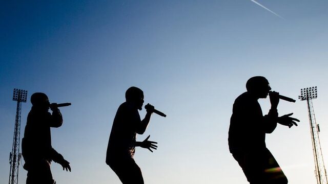 Stand.nl: Rappers moeten zich vrouwvriendelijker gedragen