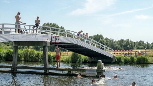 'Zwemvaardigheid van kinderen neemt af omdat het niet wordt bijgehouden'