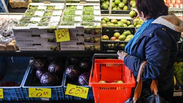 320.000 Nederlanders werken en zijn toch arm, hoe kan dat?