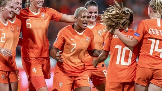 Nederland wint met 3-0 van Turkije in EK-kwalificatieduel