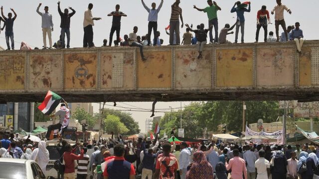 'Ik zit in een gebouw dat wordt omsingeld door scherpschutters'